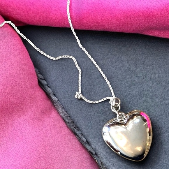 Puffed Silver toned Heart Pendant Necklace on a silver plated chain - Picture 5 of 15